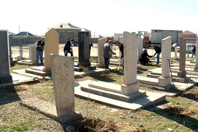    Narkotiki qəbiristanlıqda gizlətdi   