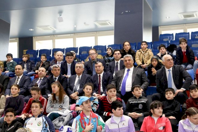    Nazirlər tennis oynadı - Foto   