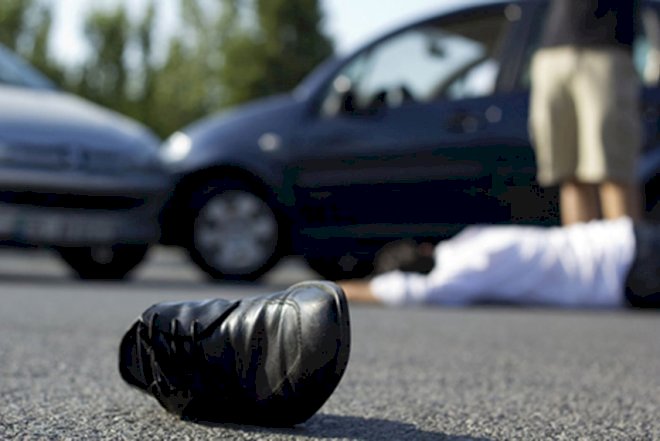    Maşın valideyn və azyaşlı qızını vurub öldürdü   