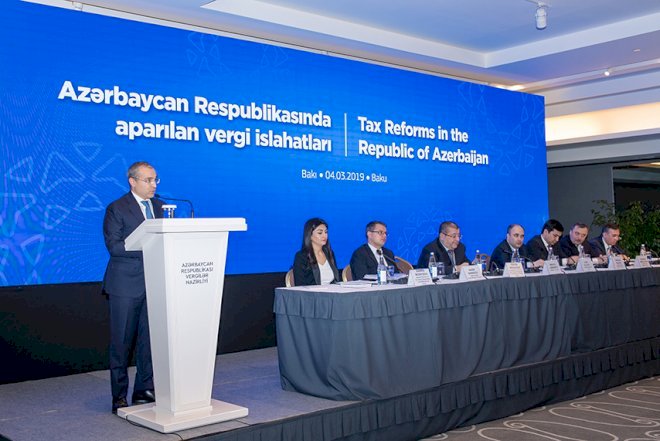    Mikayıl Cabbarov diplomatlarla görüşdü   