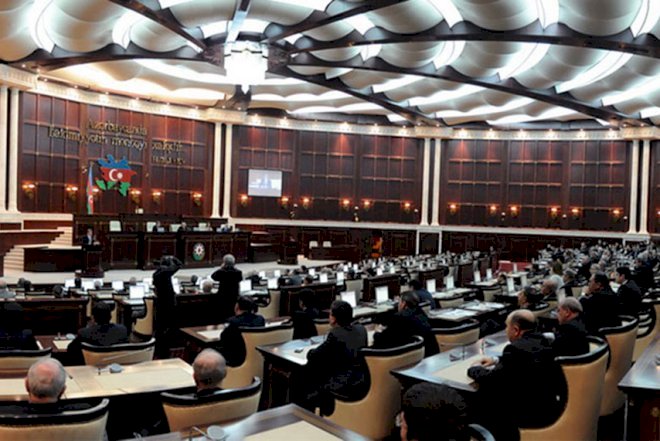    Deputatların maaşının ikiqat artması xəbərinə - Reaksiya   