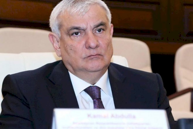    Kamal Abdulladan xanım tələbələrə hədiyyə   