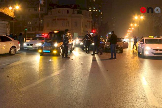    Yasamalda xanım sürücü zəncirvari qəzaya səbəb olub    