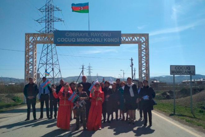    Şagirdlər Cocuq Mərcanlı ilə tanış oldular   