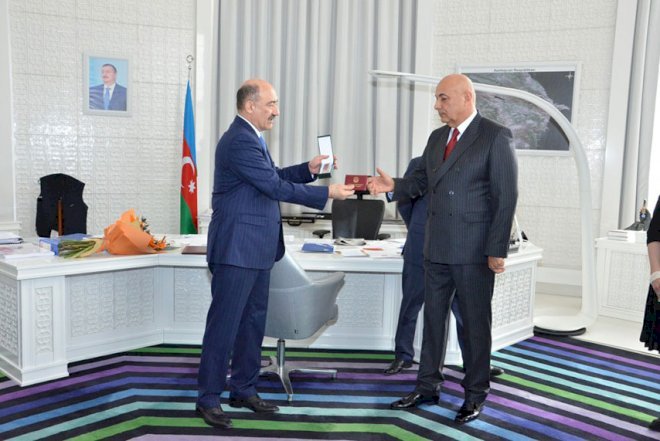    Nazir “Əmək“ ordenini Ədalət Vəliyevə təqdim etdi   