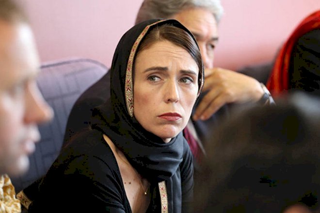    Baş nazir hicab bağlayıb müsəlmanlarla görüşdü   