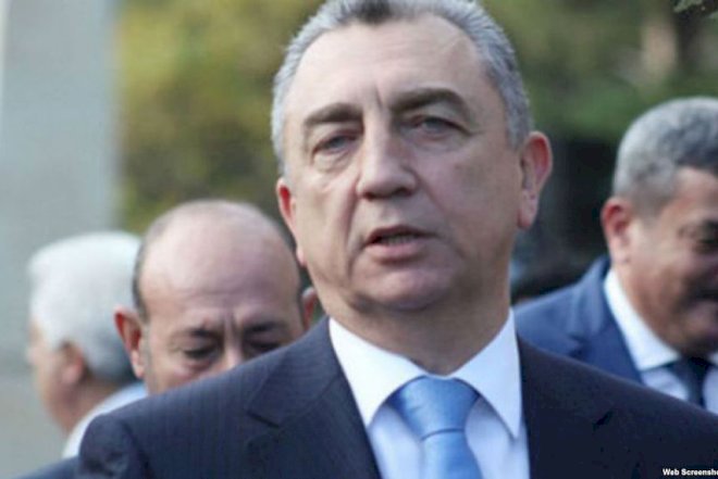    Eldar Əzizov təmir üçün şirkət axtarır   