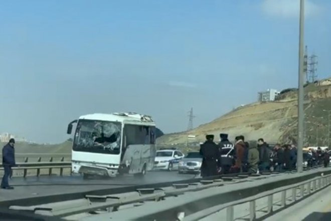    Bakıda avtobus qəzası, tıxac yarandı   