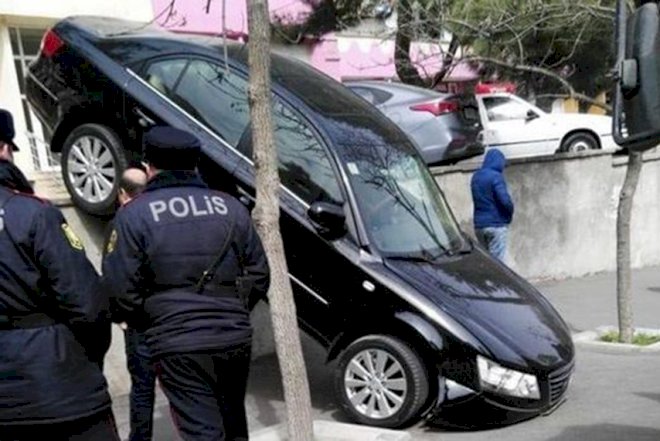    Bakıda qadın sürücüdən qeyri-adi qəza - Foto   
