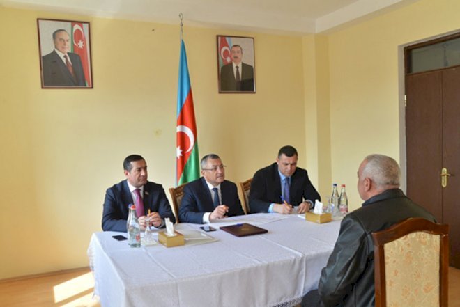    Rövşən Rzayev Yevlaxda vətəndaşları qəbul edib   