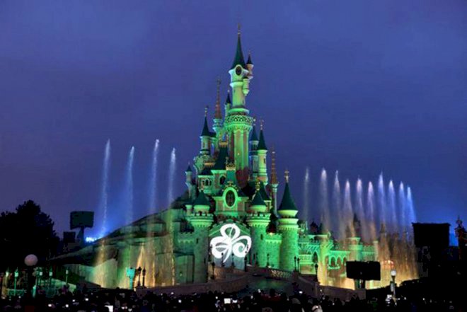    Paris “Disneylend“ində insident - Video   