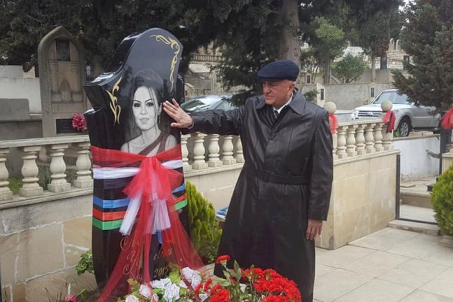    Əli İnsanov Nərgiz Yaqublunun məzarını ziyarət edib   