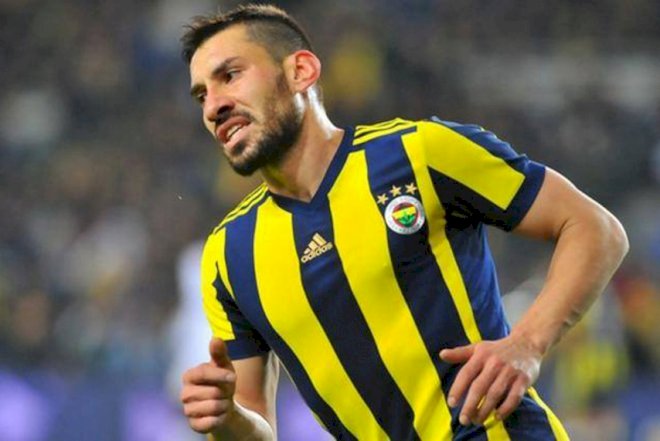    “Fənərbaxça“ iki futbolçusu ilə yollarını ayıracaq   