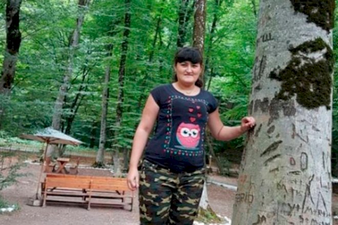    19 yaşlı qız itkin düşdü   