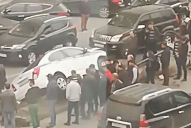    Bakıda avtomobil işıq dirəyinə çırpıldı    