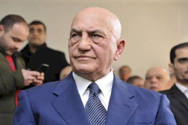    “Əli İnsanovun ətrafında birləşmək...”   
