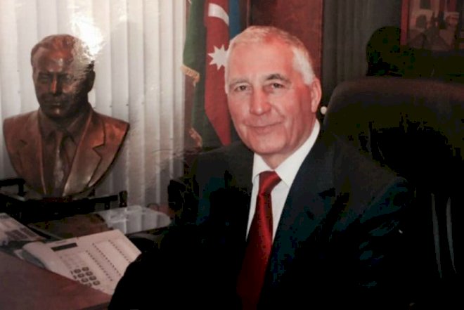    İcra başçısı təltif edildi   