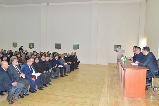   Rövşən Rzayev yeni qəsəbədə məcburi köçkünlərlə görüşdü   
