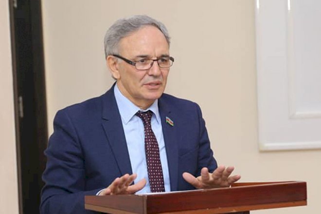    Əflatun Amaşov qızların videosundan danışdı: “Ortada böyük ayıb var”   
