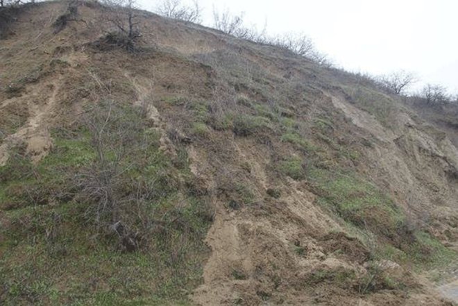   Ağsu-Xanbulaq yolu aşınma nəticəsində qısa müddətə bağlanıb   