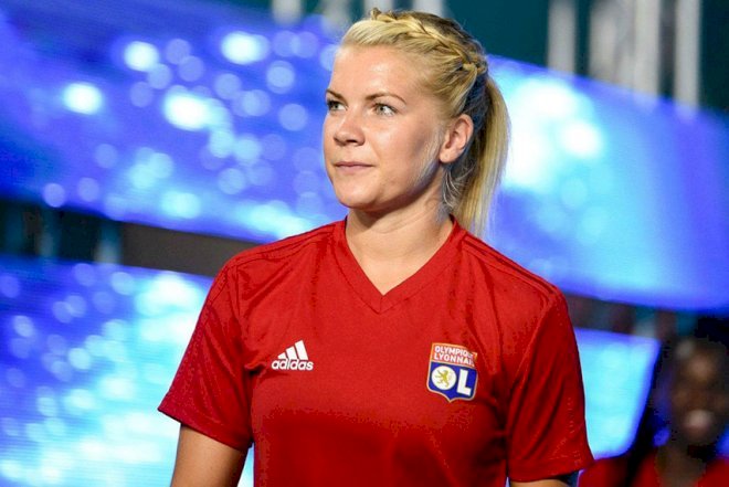    Ən çox qazanan qadın futbolçu   