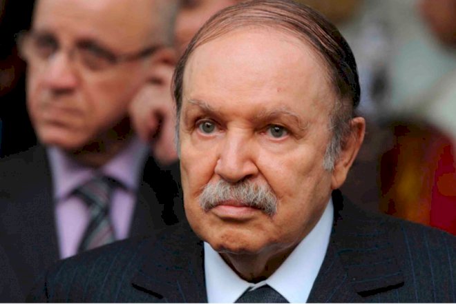    İstefa verən prezident xalqından üzr istədi   