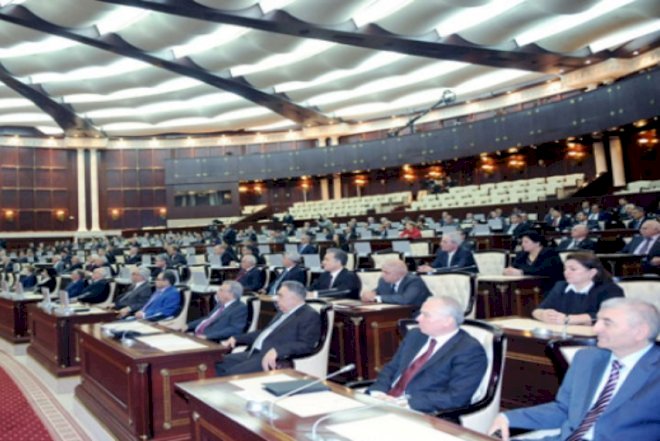    “Bəs, 120 nəfərlik parlament nəyə lazımdır?” - Ekspert   