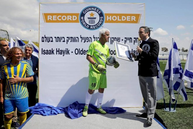    73 yaşlı futbolçu “Ginnesin rekordlar kitabı”na düşdü   