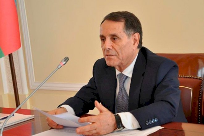    Məktəb direktorlarının maaşları ilə bağlı qərara dəyişiklik edildi   