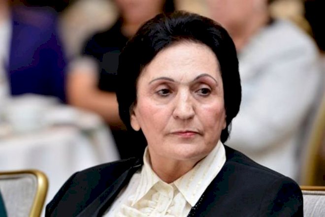     Rektor 2 ildir işləməyən maşına yanacaq alırmış   