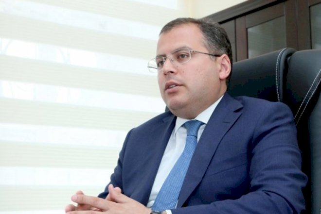    Vüqar Zeynalov mətbuat katibini işdən çıxardı   