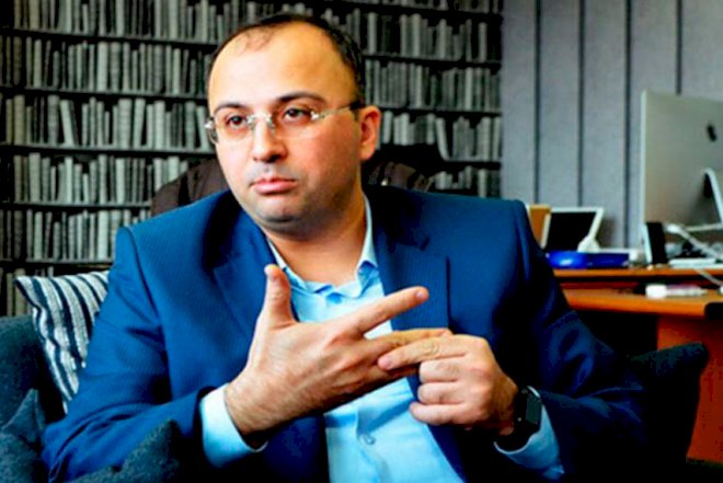    “Əgər din xadimi siyasi şəxsin ayağına düşürsə...” – Elşad Miri   