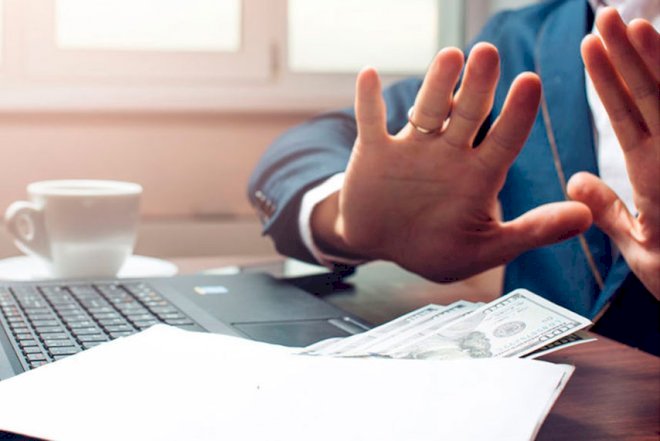    Keçmiş məmur haqda 1.5 milyonluq korrupsiya iddiası   