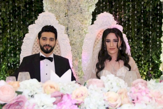    Daha bir müğənni subaylığın daşını atdı   