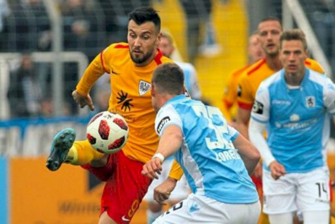    Yığmamızın futbolçusu rəqibin burnunu sındırdı - Foto   