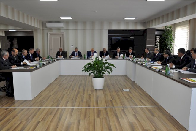    Prezident fərman verdi, məmurlar toplantı keçirdi   