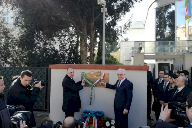    Elmar Məmmədyarov AXC-nin xatirə lövhəsinin açılışında   