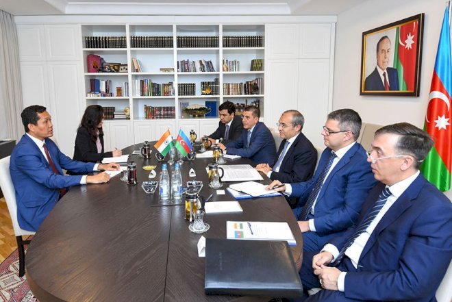    Mikayıl Cabbarov Hindistan səfiri ilə görüşüb    