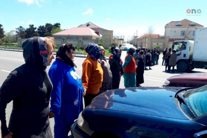    Bakıda qadınlar yolu bağladı – Aksiya + Video   