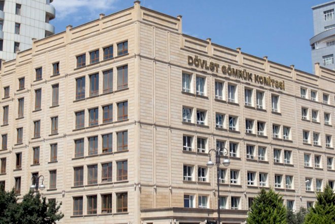    5500 dollara aldığı maşın üçün 5295 manat “rüsum” aldılar   