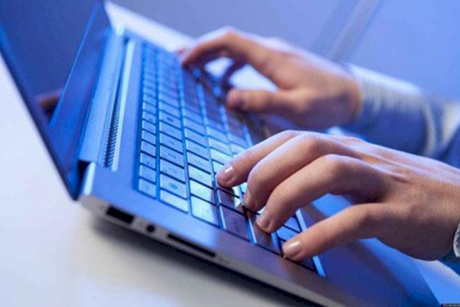    Həkim planşet, telefonlarla bağlı valideynlərə çağırış etdi   