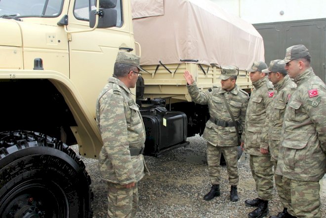   Azərbaycanlı və türk hərbçilər silahlara baxış keçirdi   