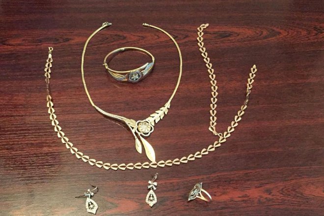    7 minlik qızıl, 7 baş qoyun oğurladı   