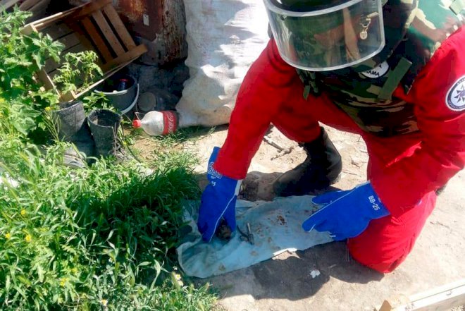    Yevlaxda əl qumbarası və partladıcı tapılıb   