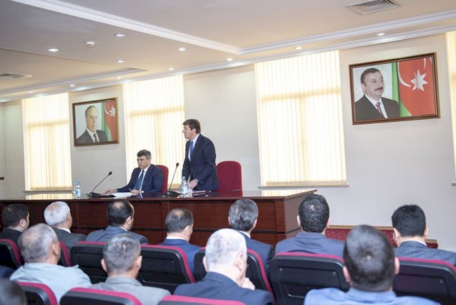    İnam Kərimov fermerlərlə görüşüb   
