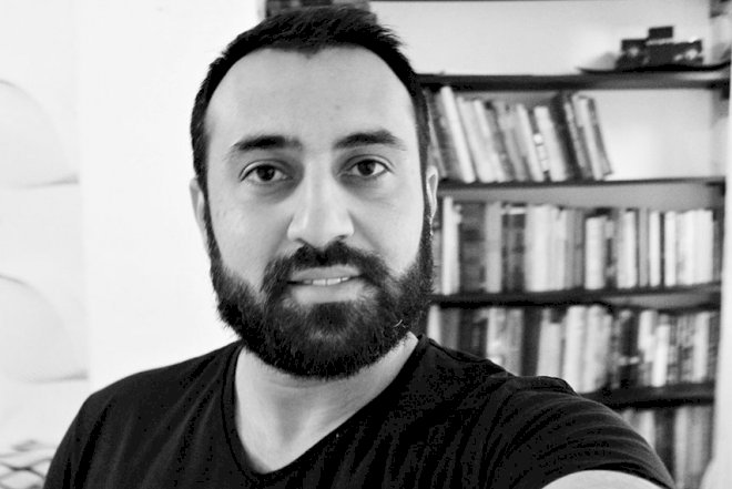    Azərbaycanlı yazıçı: “AYB-dəki yazıçı sürüsündənsə...“ - Video   