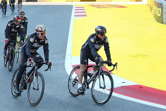    Mədət Quliyev Formula 1 trassında velosiped sürdü - Fotolar   