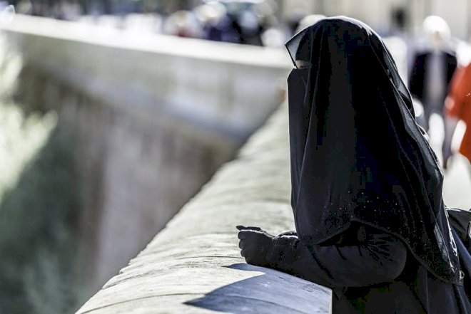    Şri-Lankada niqab qadağan olundu   