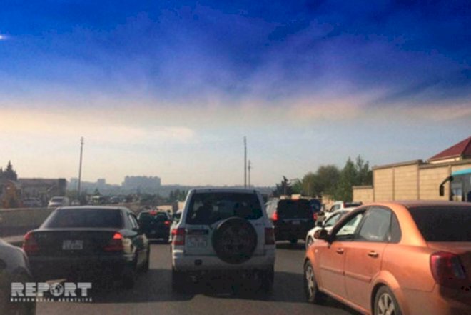    Bakı-Sumqayıt yolu yenə tıxandı   