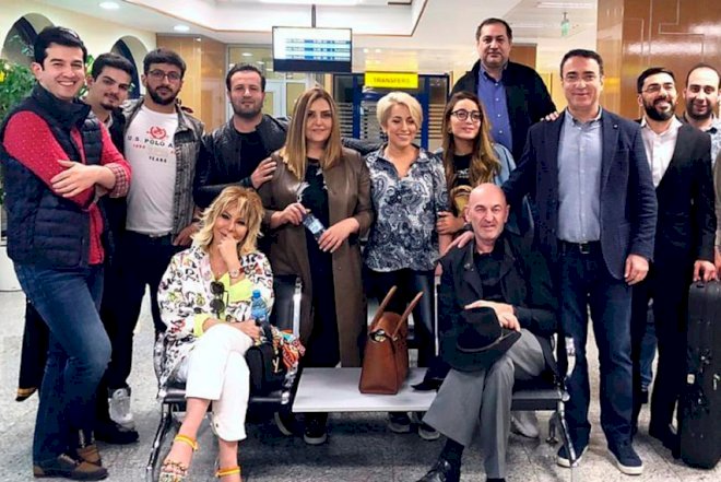    Küsülü müğənnilər yan-yana gəldi   